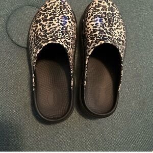 Ooffas Size 10 Women’s Clogs $40